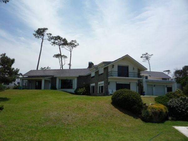 Importante casa en venta frente al mar, vistas increíbles a toda la Bahia.